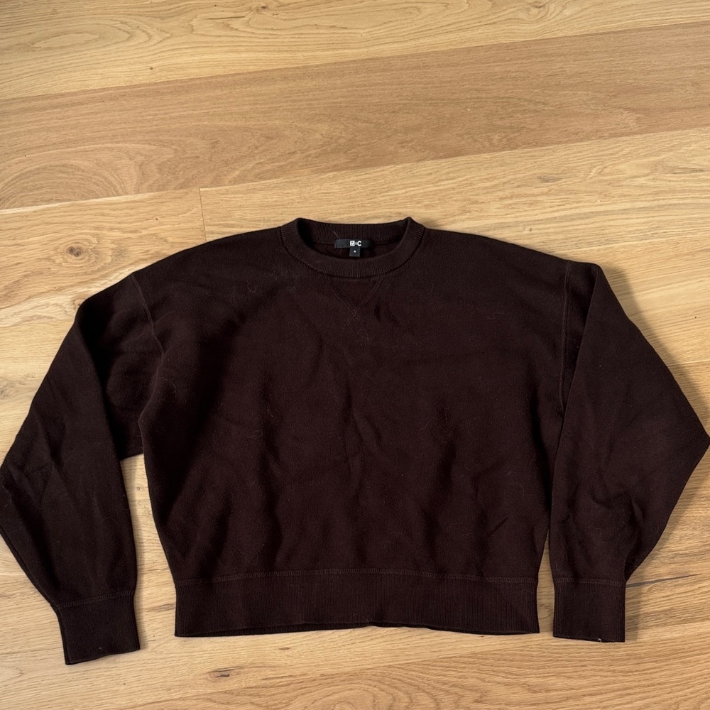 Uniqlo Crewneck Sweater in Dark Brown